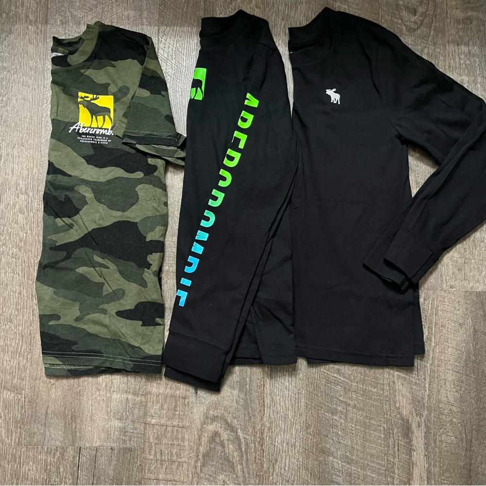 Abercrombie Kids Green and Black Long Sleeve Tees